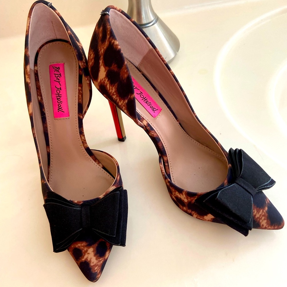 Betsey Johnson Prince d'Orsay Bow Leopard Animal Print Evening Pump 6.5 Red Heel
